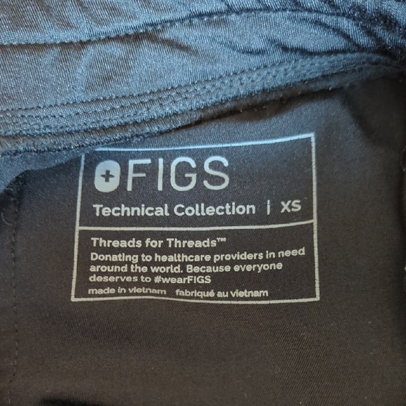 Figs Women's Black Yola Skinny Cargo Scrub Pants - Picture 2 of 10